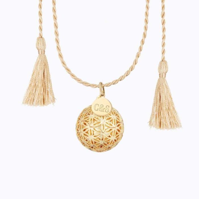 personalisierte Bola Klangkugel  mit Perle Medaille mit den Initialen graviert