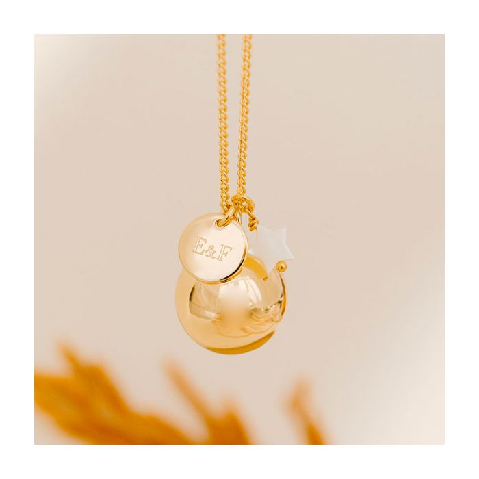 Schwangerschaftsbola aus Gelbgold, mit den Initialen der Eltern personalisierbar