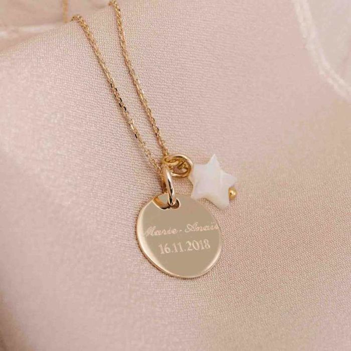 Halskette mit Taufmedaille