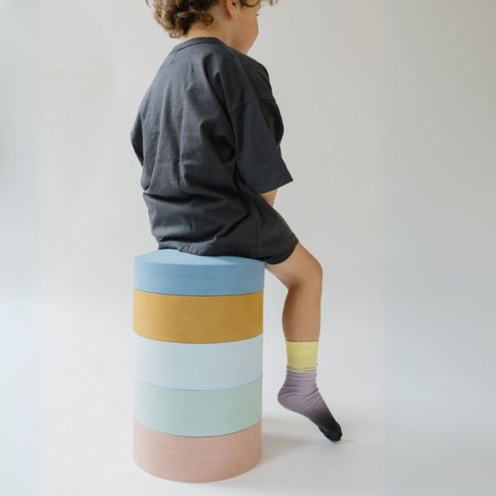 Regenbogen Stuhl und Stapelsteine, Moes ozean