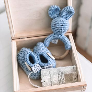 Baby-Geschenkset, Babyschuhe und Greifling, blau