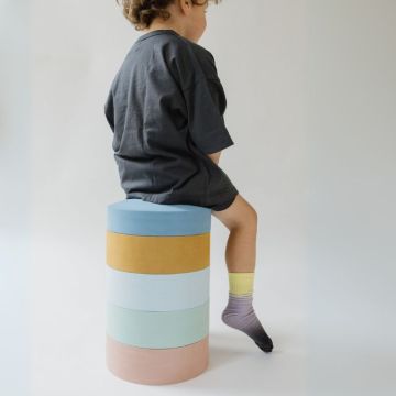 Regenbogen Stuhl und Stapelsteine, Moes ozean