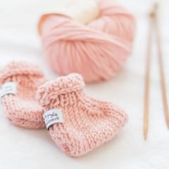 Babyschuhe stricken Set rosa – Geschenk zur Geburt