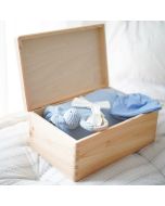 Sinnvolle Geburtsset, personalisierte Decke, Mütze und Rassel, Maylily blau