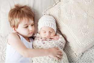 ein Baby-Geschenk für die Ankunft des zweiten Babys