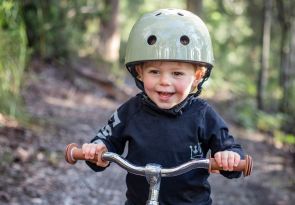 Laufrad, das kleine Fahrrad ohne Pedale